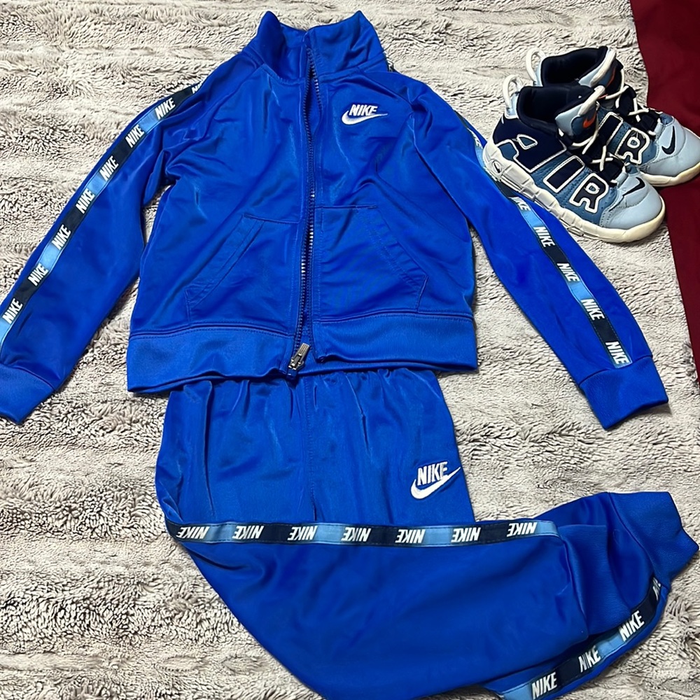 Boys Nike outfit3t with matching shoes 9c